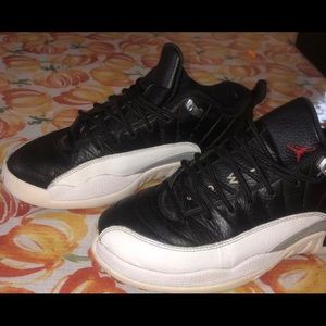 Jordan 12 playoffs low kids